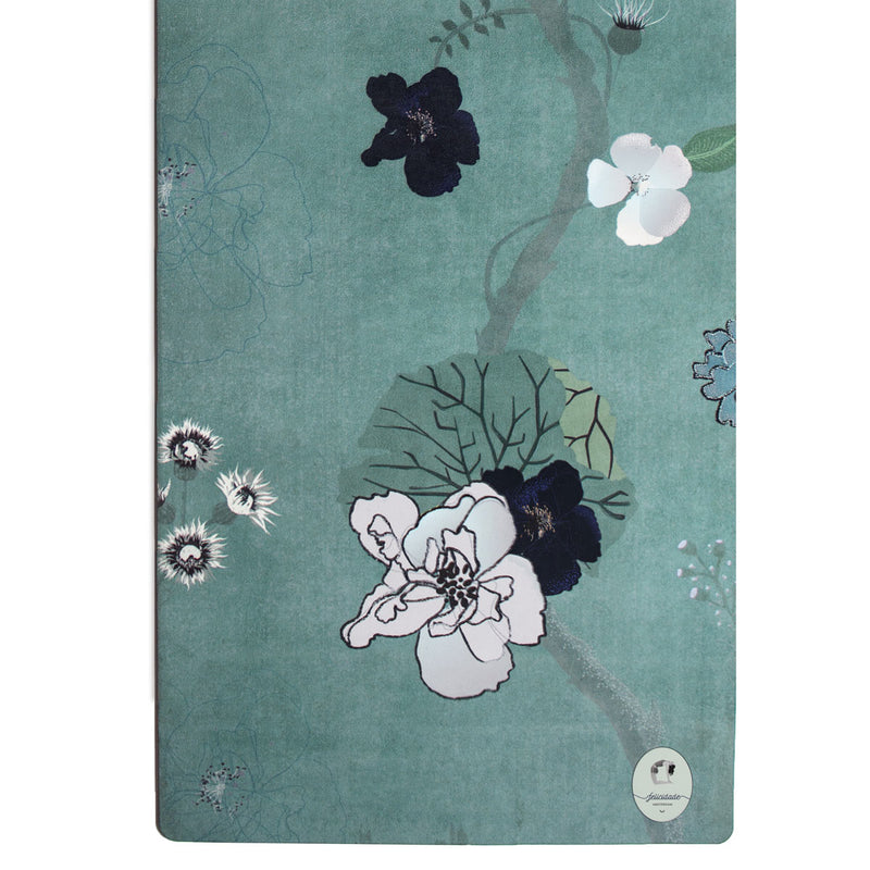  yoga mat with flowers detail